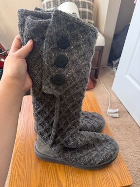 Uggs Gray Knit Winter Boots